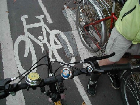 two-way cycletrack thinner than two cyclists