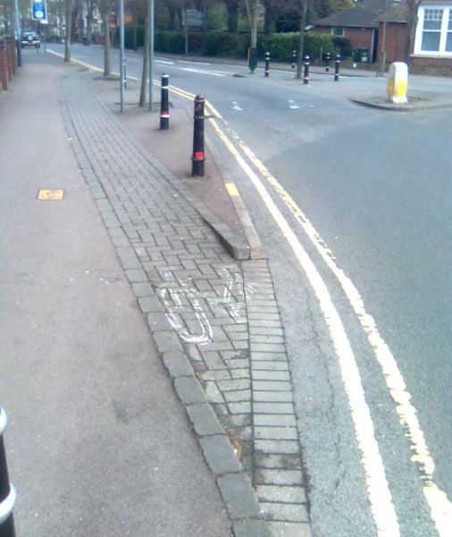 a very short, very narrow, blocke paved cyclepath