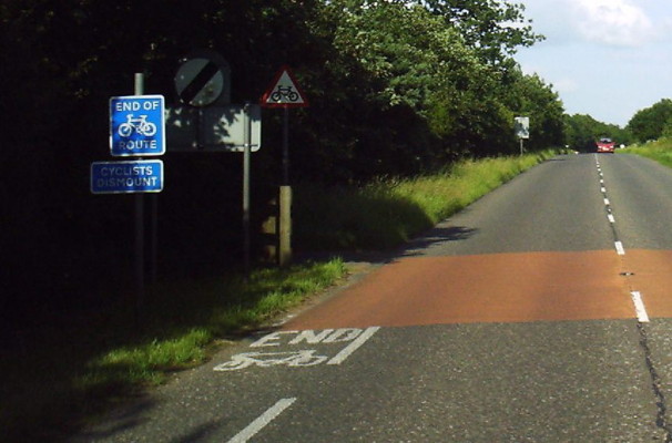 Cyclists dismount sign at end of cycle lane